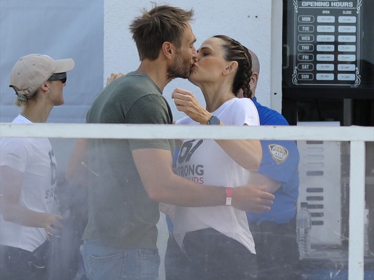 Jennifer Garner beijando namorado x17 