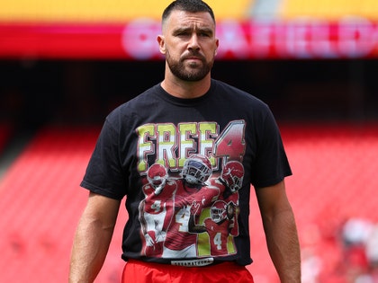 Travis Kelce warming up free 4
