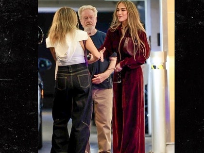 JLo meets with Ridley Scott backgrid