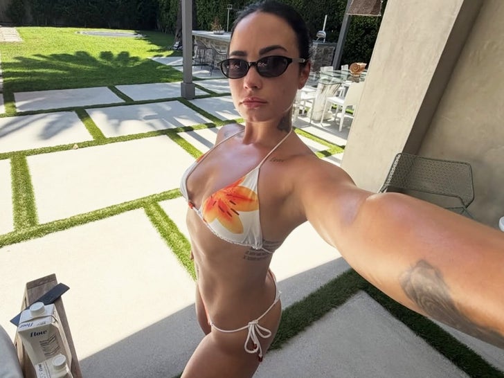 0819-Demi-Lovato-Hot-Shots-Sub1