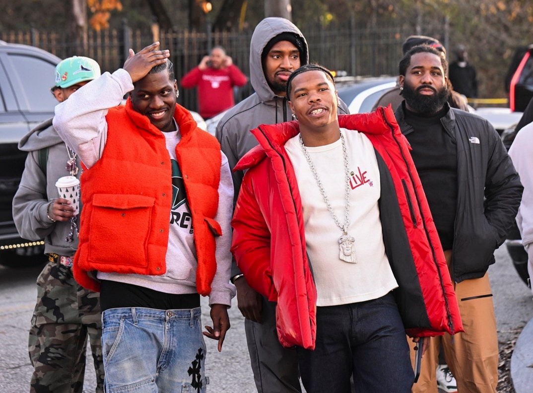 Lil Baby Lil Yachty Host Holiday Give Back Event  12