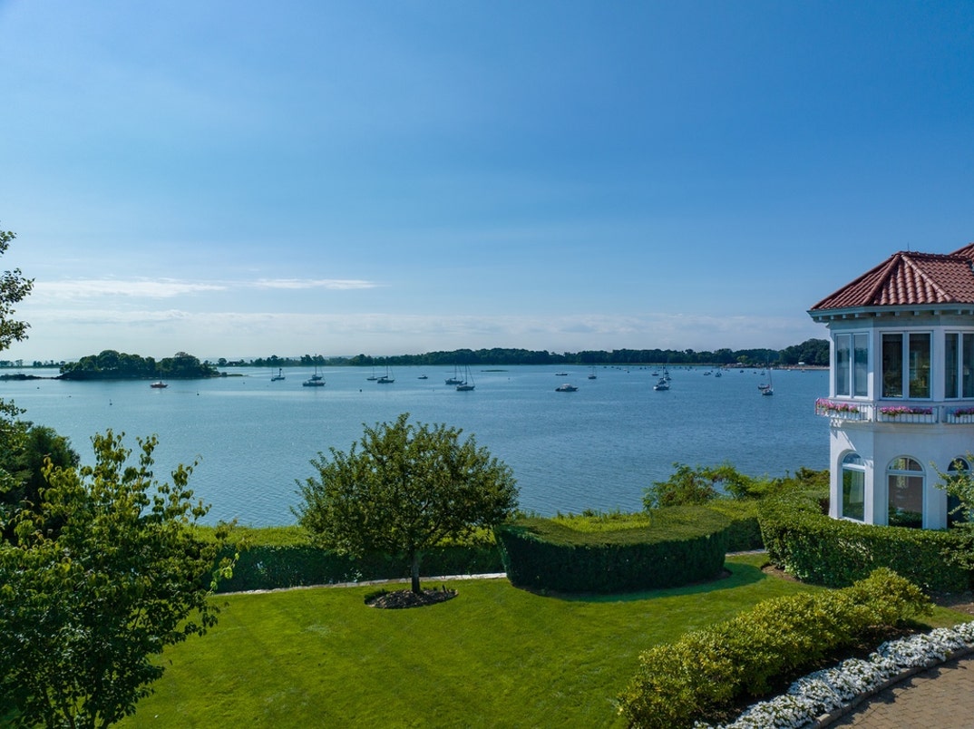 Kathie Lee Gifford Lists Connecticut Home 19
