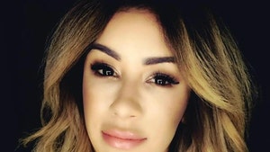 1124-Laura-Avila-facebook-01