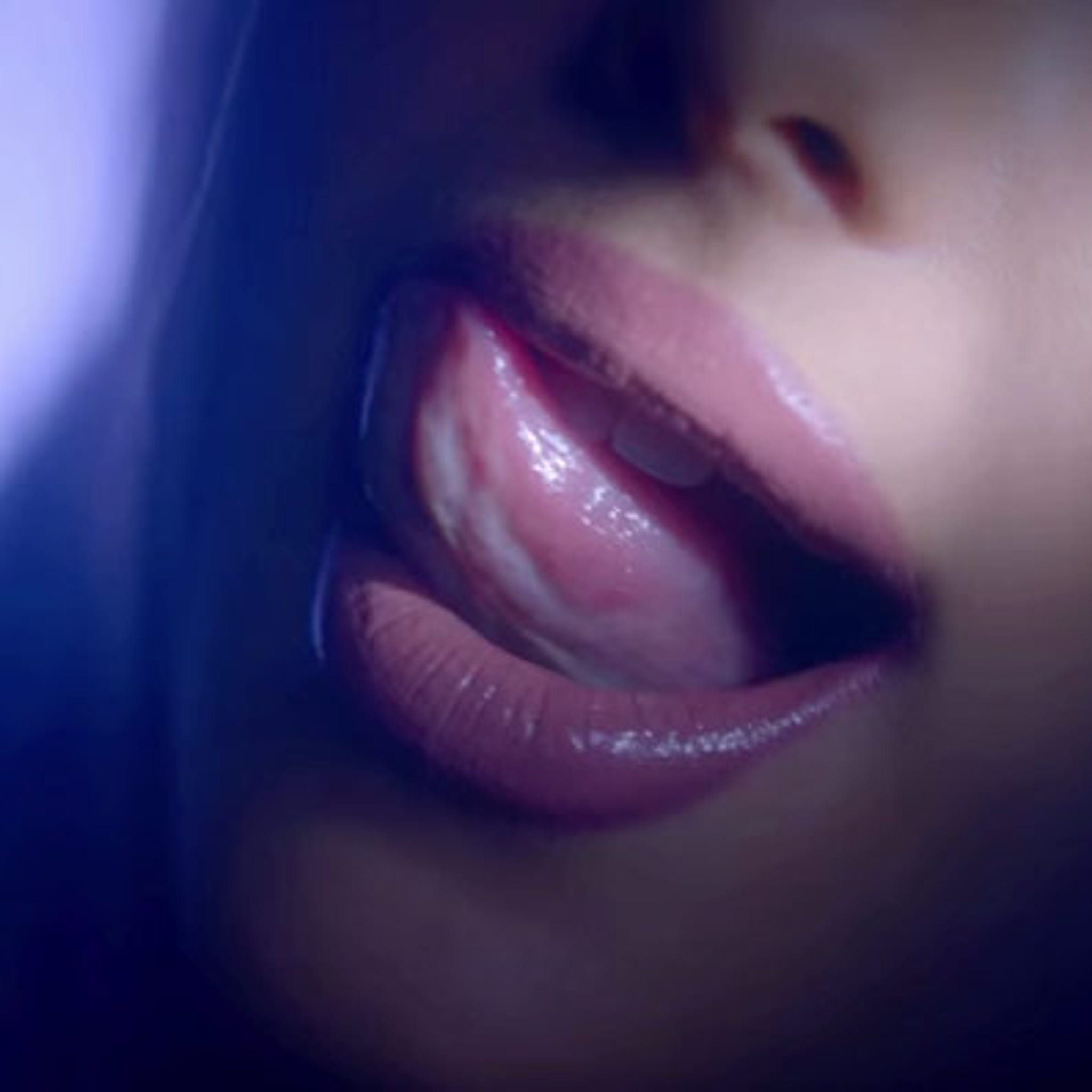 10 Sexy Gifs From Ariana Grande's New Music Video 
