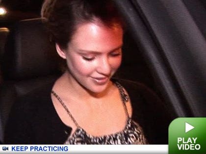 Jessica Alba: Click to watch!