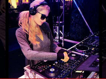 0203_paris_hilton_dj_instagram