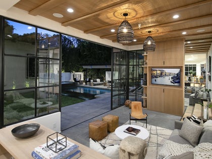 0218-justin-hailey-bieber-beverly-hills-starter-home-photos-primary