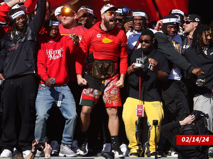 Travis Kelce Victory Parade Physique