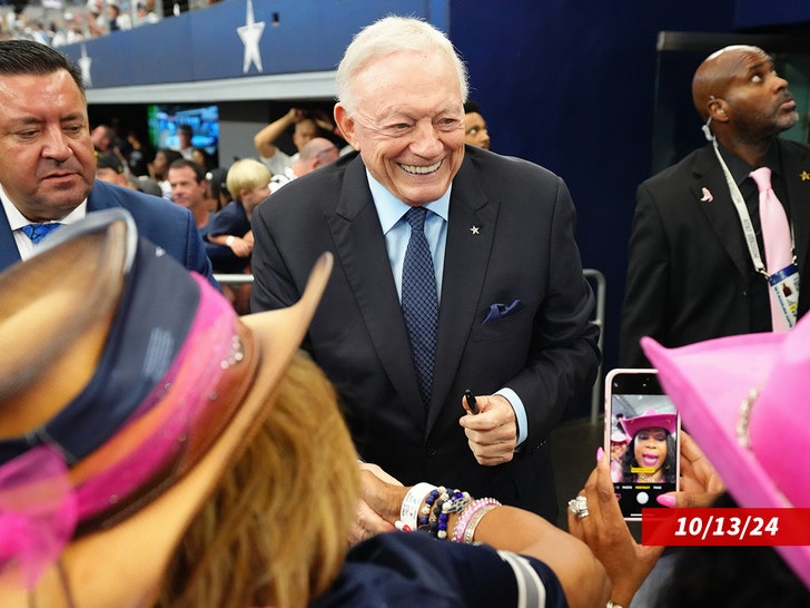 jerry jones at&t stadium