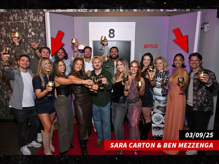 O amor é o elenco cego Sara Carton Ben Mezzenga Sub Getty Swipe Arrow 2