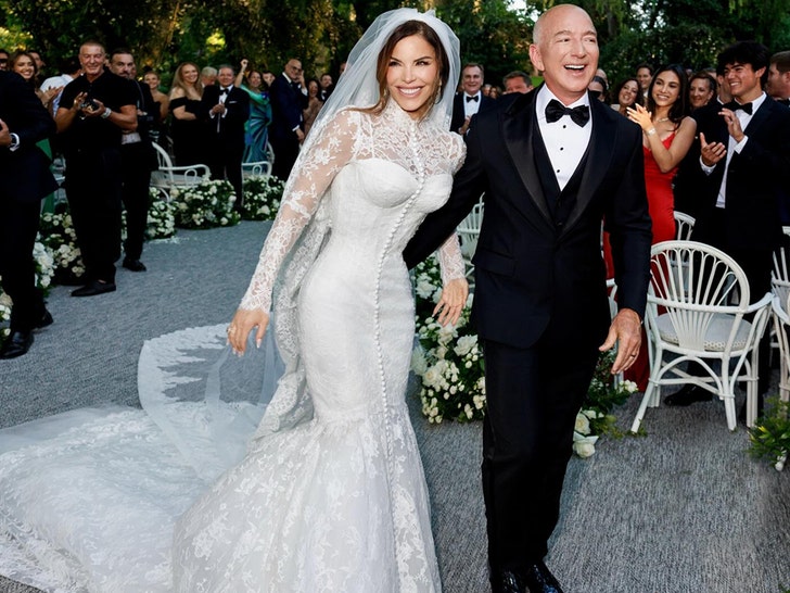 lauren sanchez jeff bezos wedding photo 2b