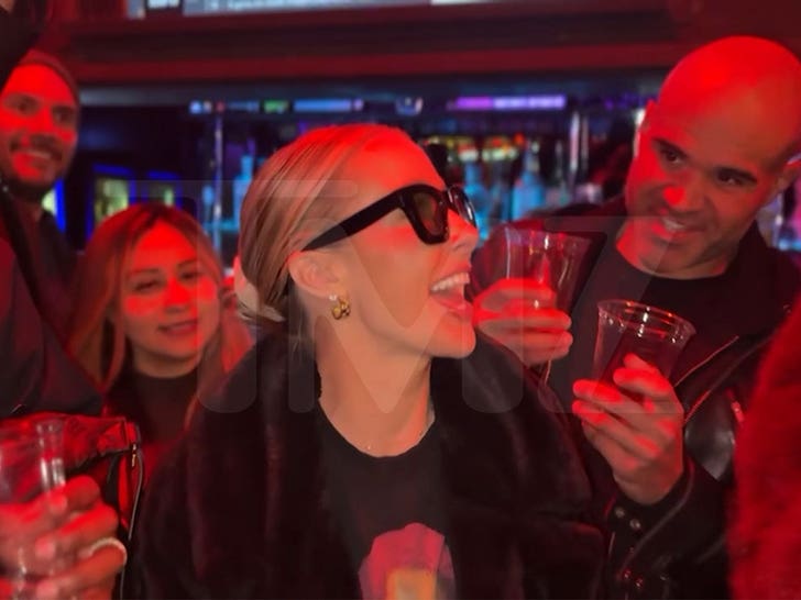 011926_tmz_comedy_tour_drinks