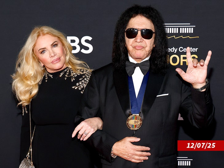 sub-gene-simmons-shannon-tweed-getty-1