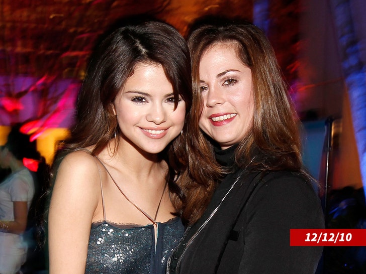sub-Mandy-teefey-selena-gomez-getty-2