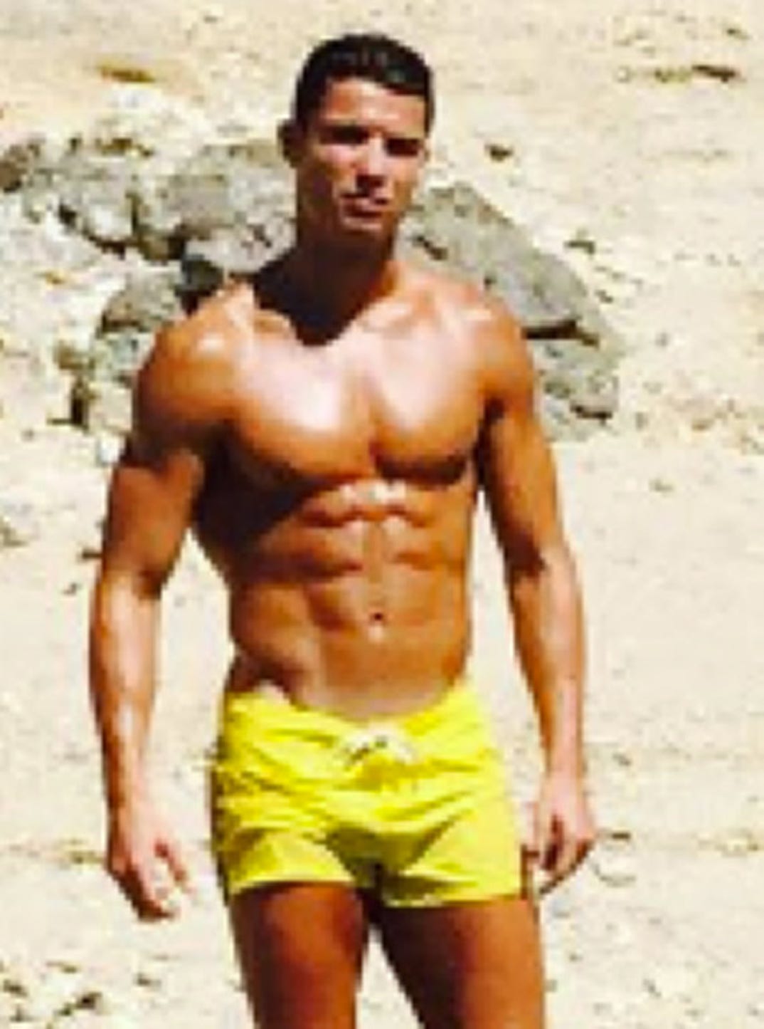0110-cristiano-ronaldo-shirtless-shots16-655x455