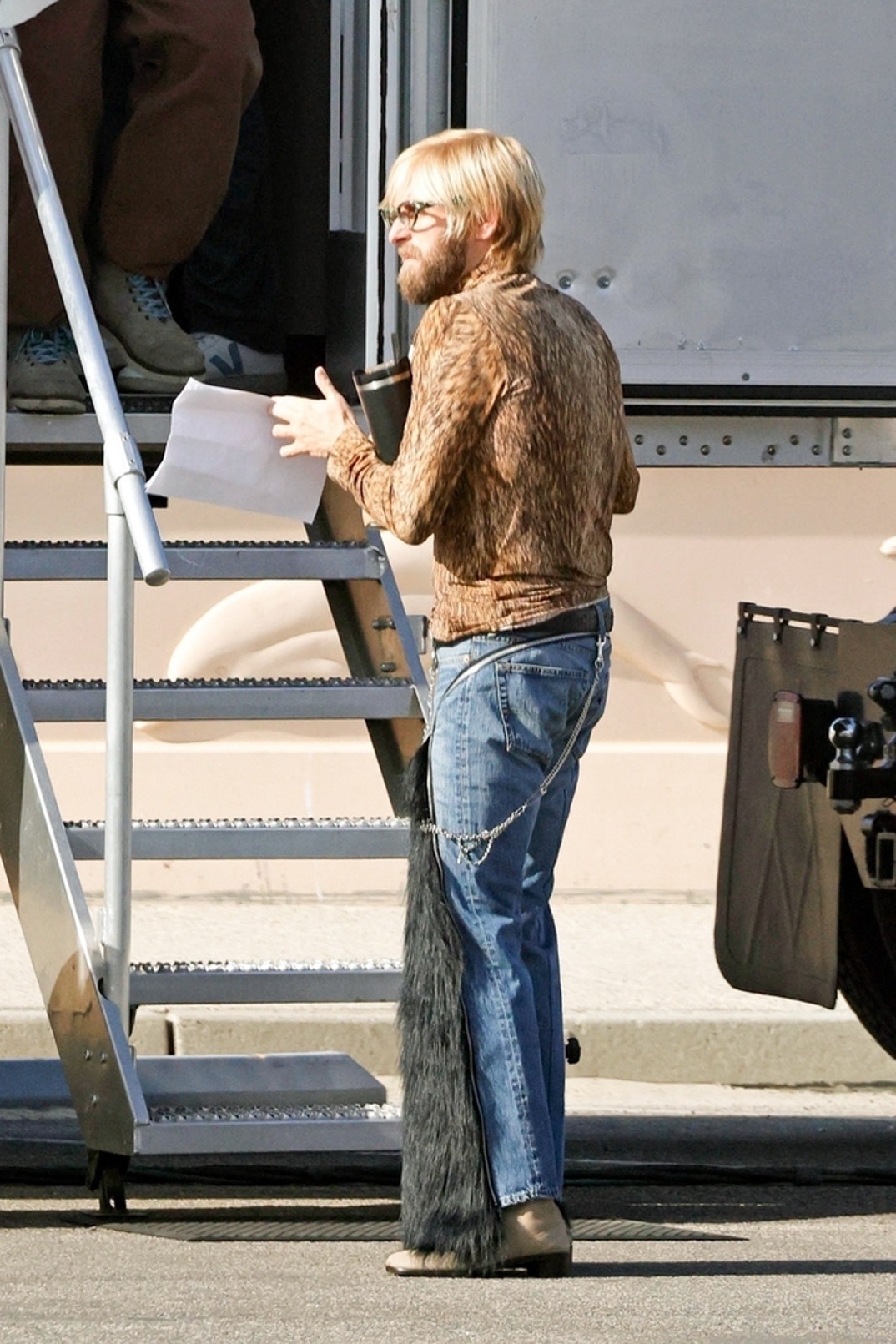 Jonah Hill and Kristen Wiig Playing Rich Twins 7