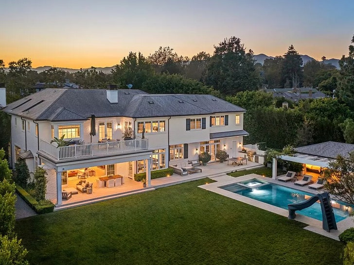 Ben Affleck Lists Pacific Palisades Home for $30 Million.jpg