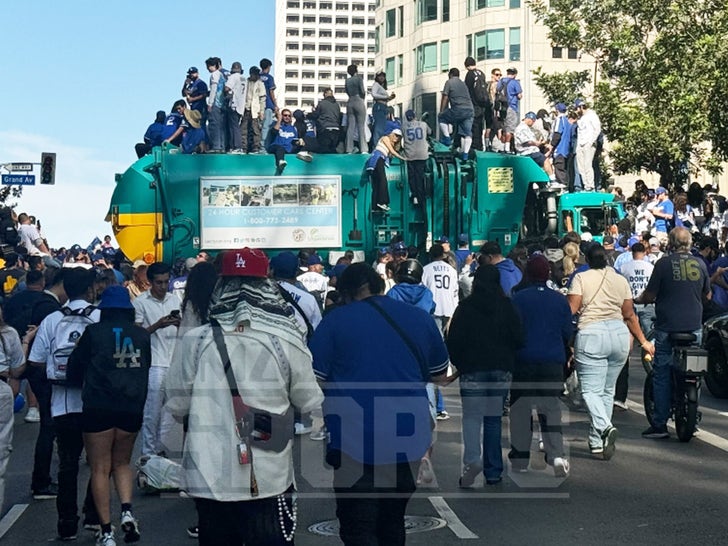 1101-Dodgers-World-Series-Parade-PRIMARY