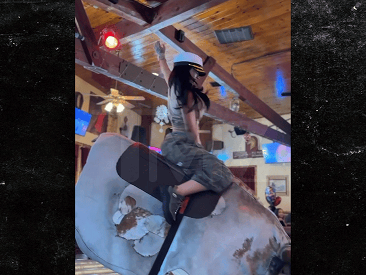 120825_brunch_tour_india_love_bull_primary