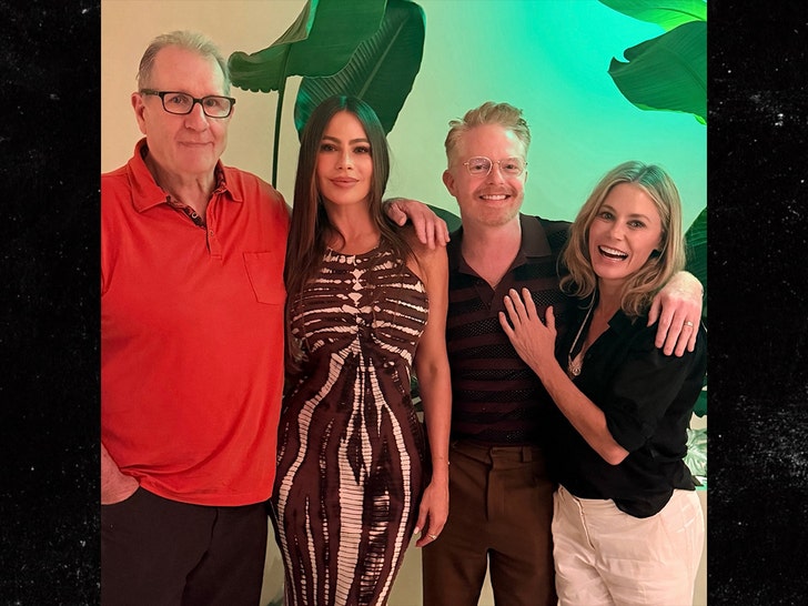 modern family reunion photos sofia vergara insta 3