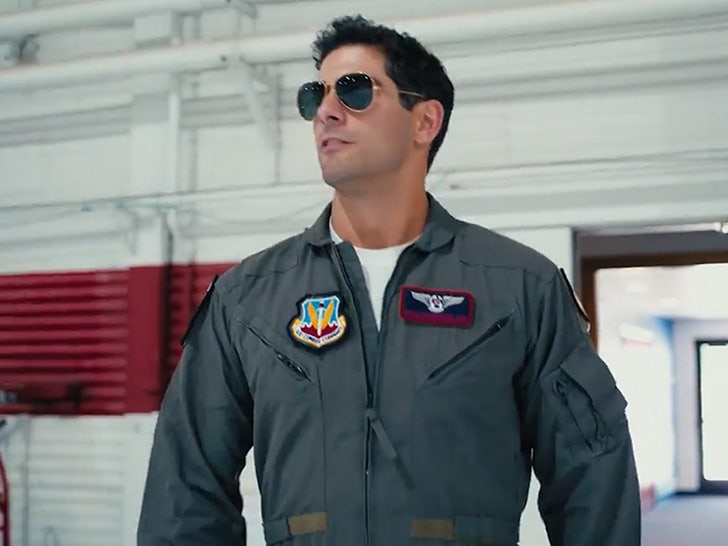 WATCH: Raiders' Jimmy Garoppolo takes flight in F-16 fighter jet with Air  Force Thunderbirds