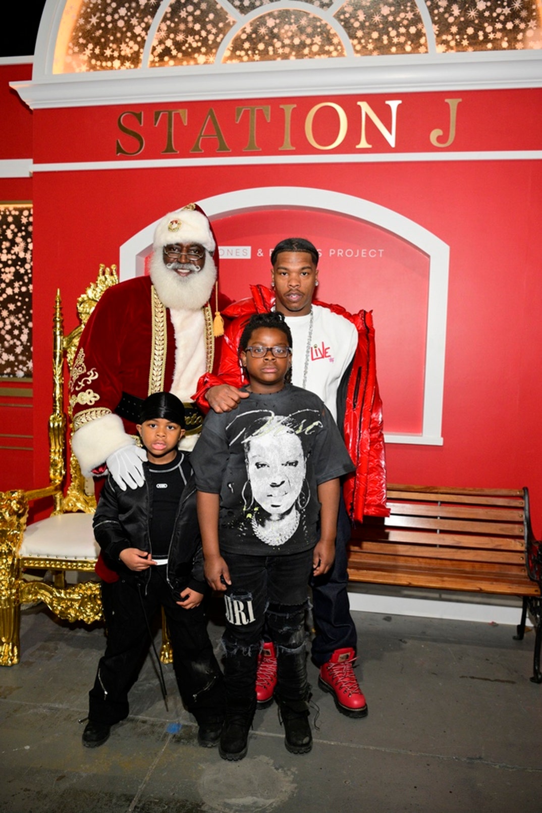 Lil Baby Lil Yachty Host Holiday Give Back Event  10