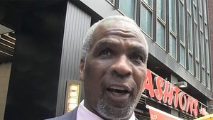 Charles Oakley Says Carmelo Anthony Needs to Get Out of New York