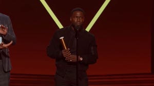 Kevin Hart Gets Standing Ovation at People's Choice Awards