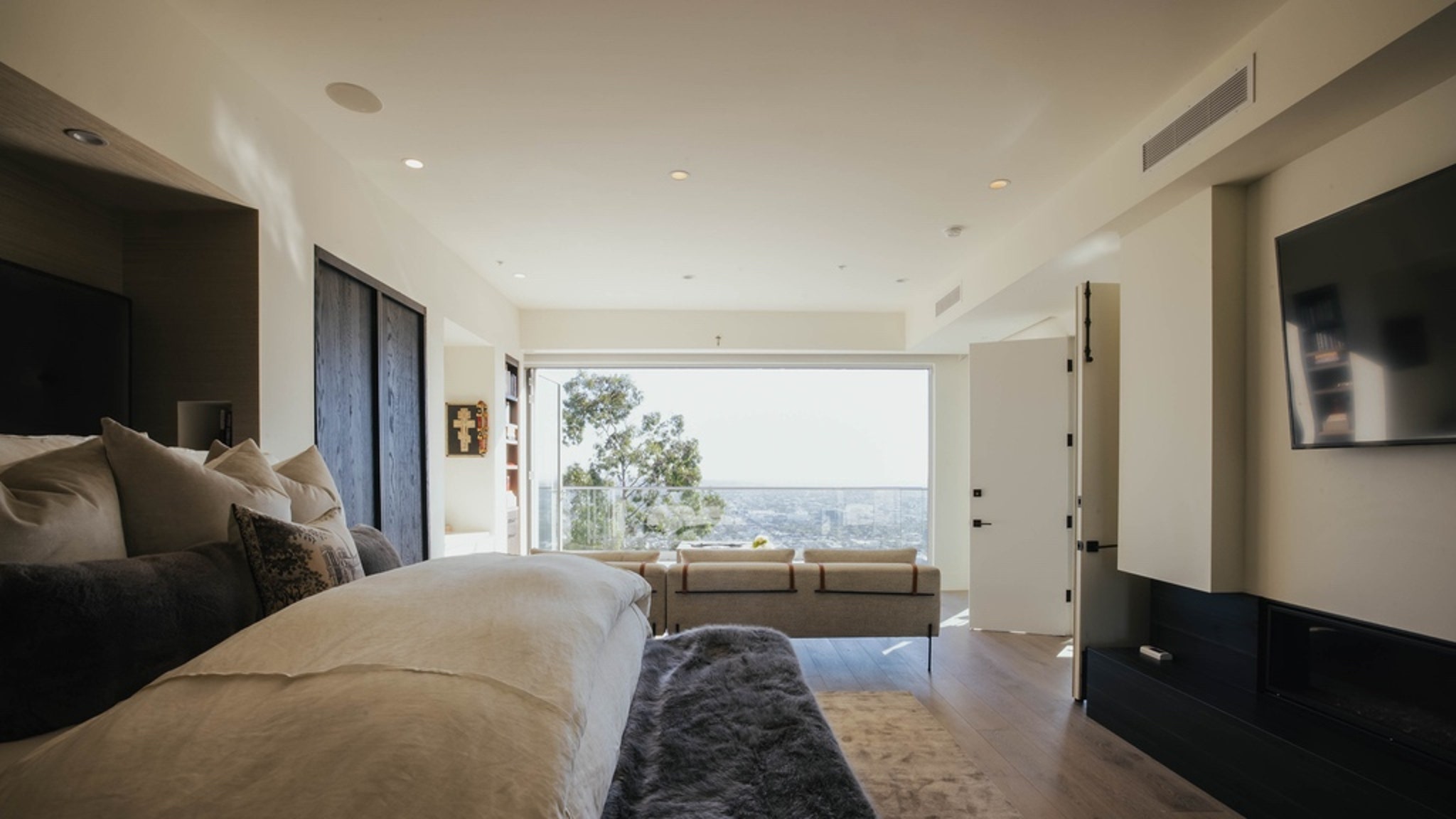 Nicole Scherzinger's MTV Crib