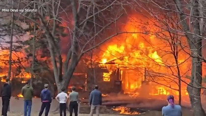 033025_house_fire_plane_crash_kal