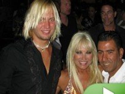 Llinda Hogan: Click to view pics!