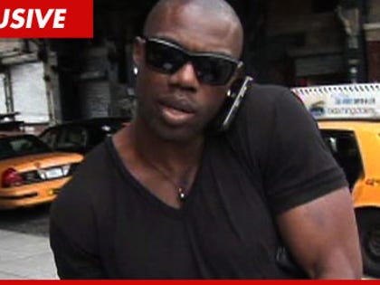 1104_terrell_owens_ex_tmz