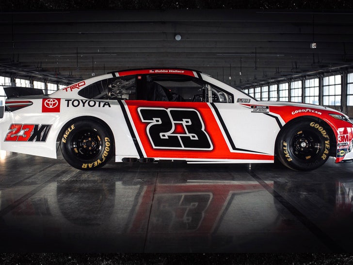 mentalitet Bagvaskelse ballade Bubba Wallace Unveils New Michael Jordan-Owned Race Car, Black & Red #23!