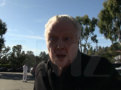 121124_jon_voight-primary