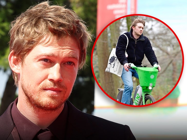 Joe Alwyn Tampak Sedih Mengendarai Sepeda Sehari Setelah Natal di London