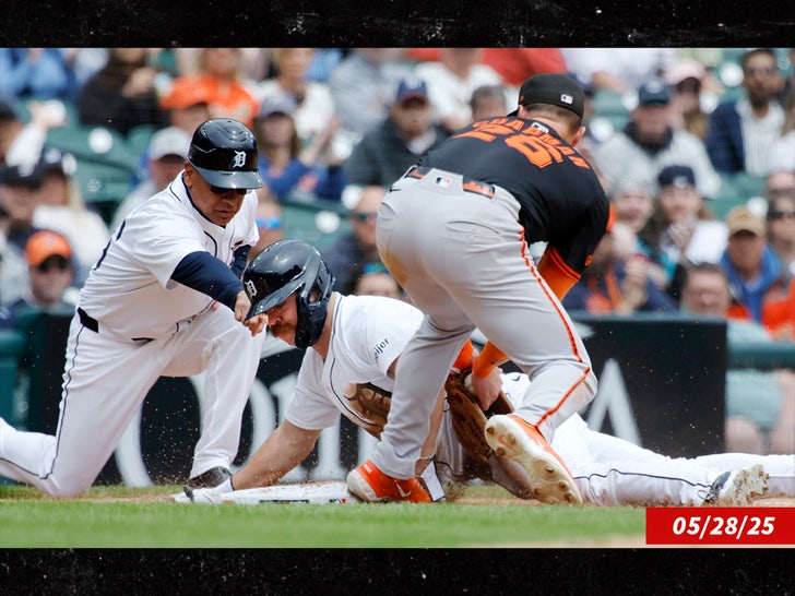 tigers giants sub getty swipe