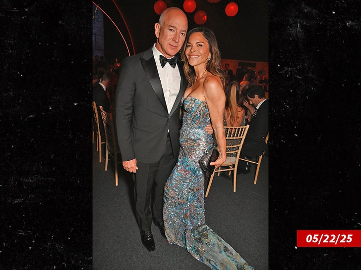 jeff bezos lauren sanchez getty 1