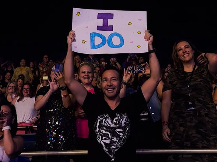 070125-nkotb-backstreet-boys-howie
