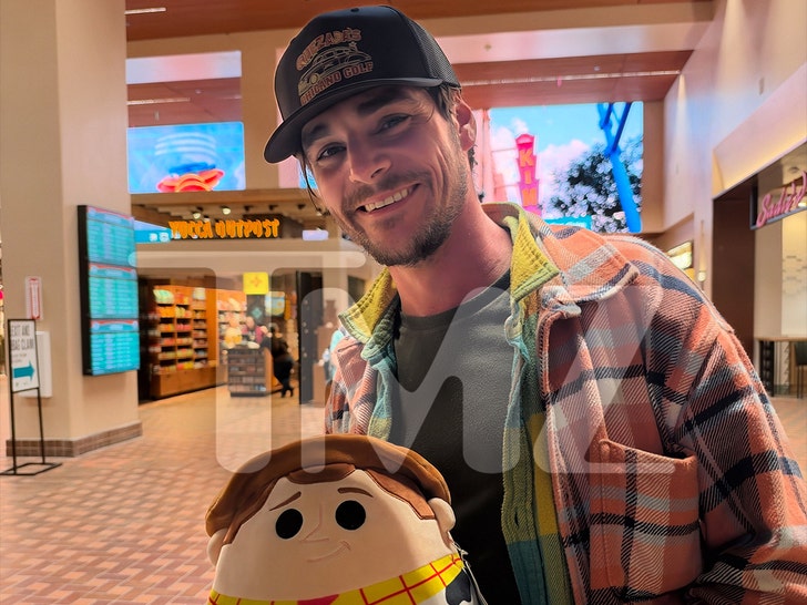 RJ Mitte at Albuquerque airport October 4th bethany crass 4