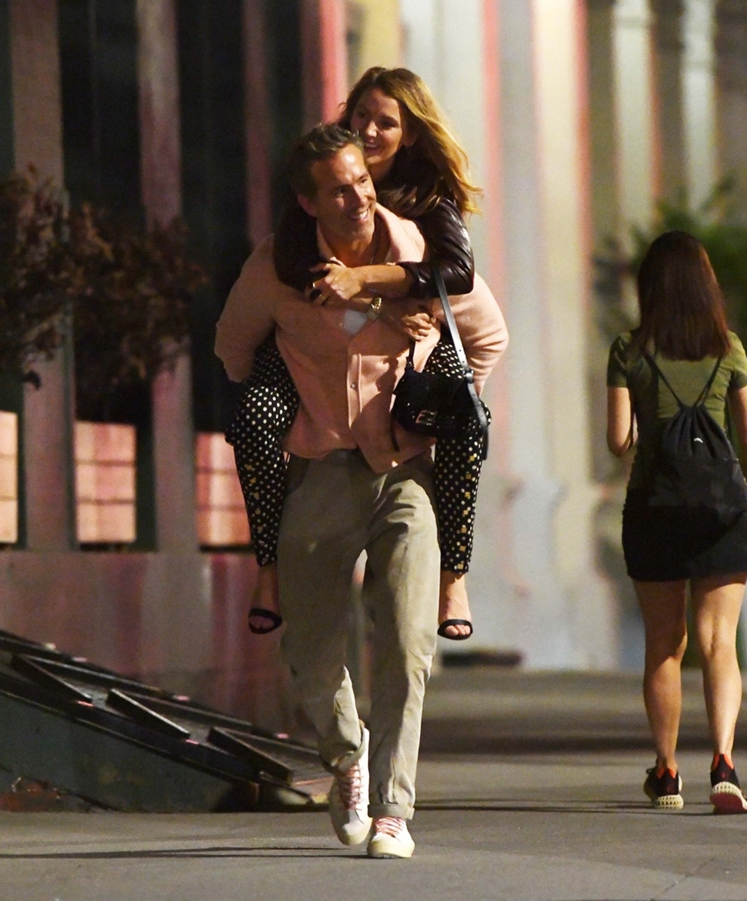 Blake Lively Ryan Reynolds PDA NYC 7