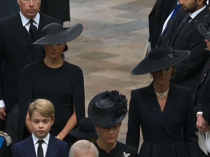 İngiltere'de Kraliçe Elizabeth'in Cenaze Töreni Devam Ediyor