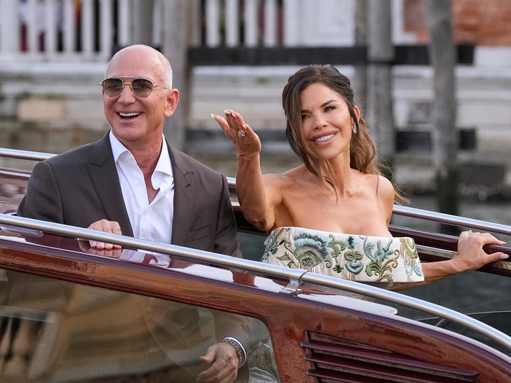 jeff bezos lauren sanchez ap 2