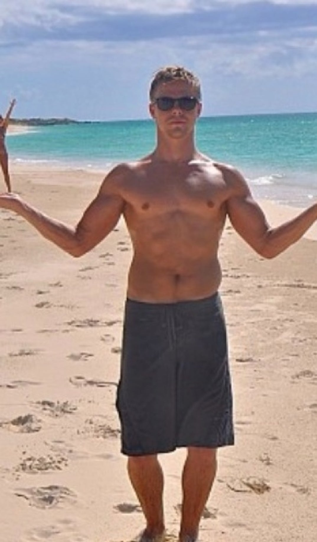 1206_derek_hough_shirtless15