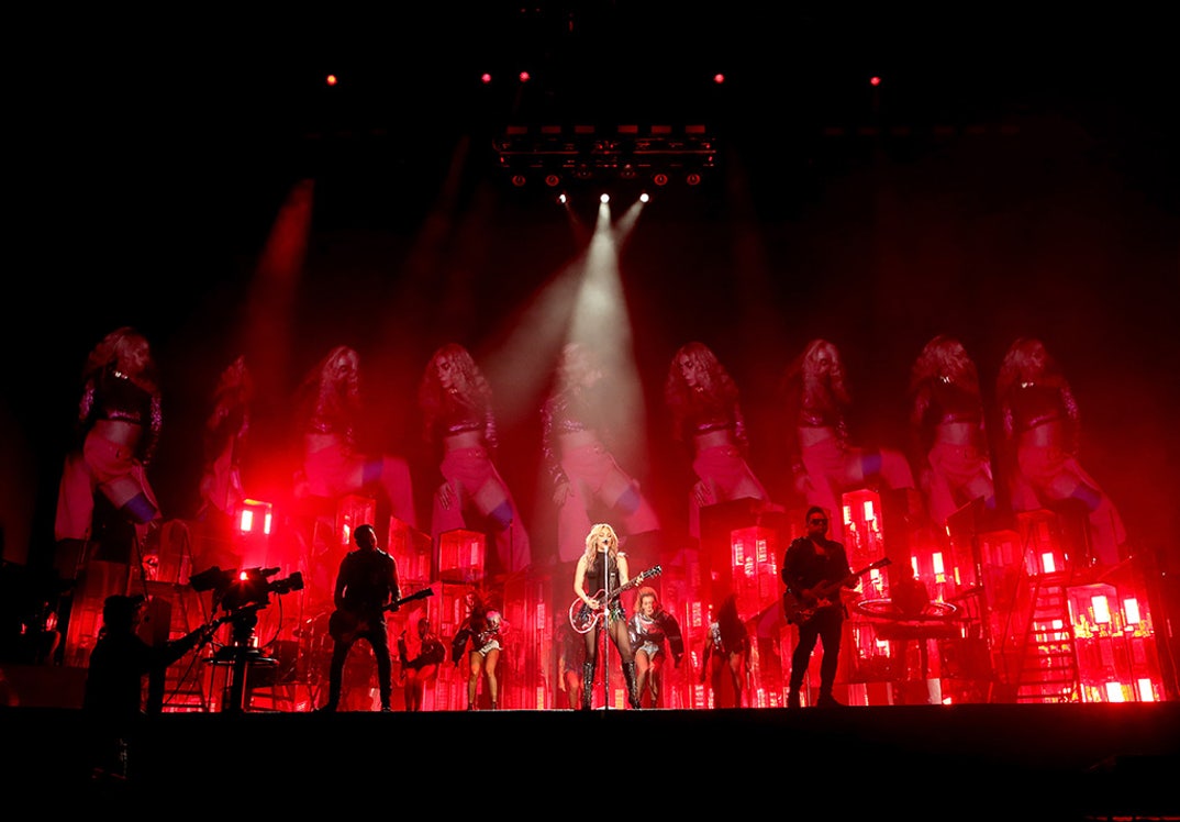 2017: Lady Gaga replaces Beyonce on day 2