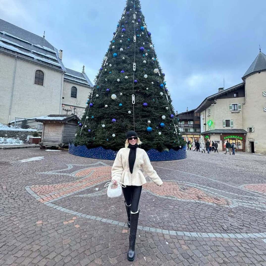 Sydney Sweeney Jeans Winter Vacay 4