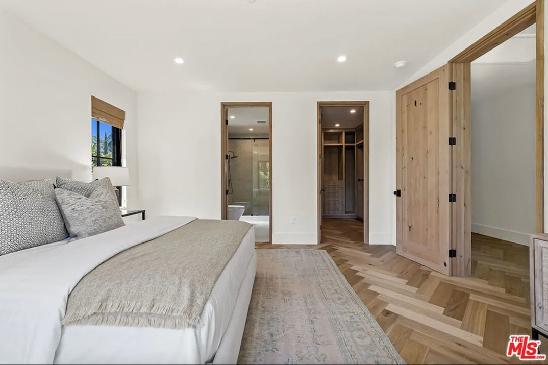 Peta Murgatroyd and Maks Chmerkovskiy Lists L.A. Home For Rent 8