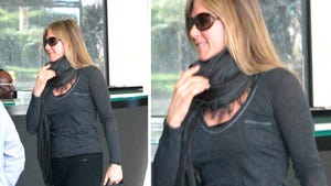 Jennifer Aniston -- Is THAT a Baby Bump???