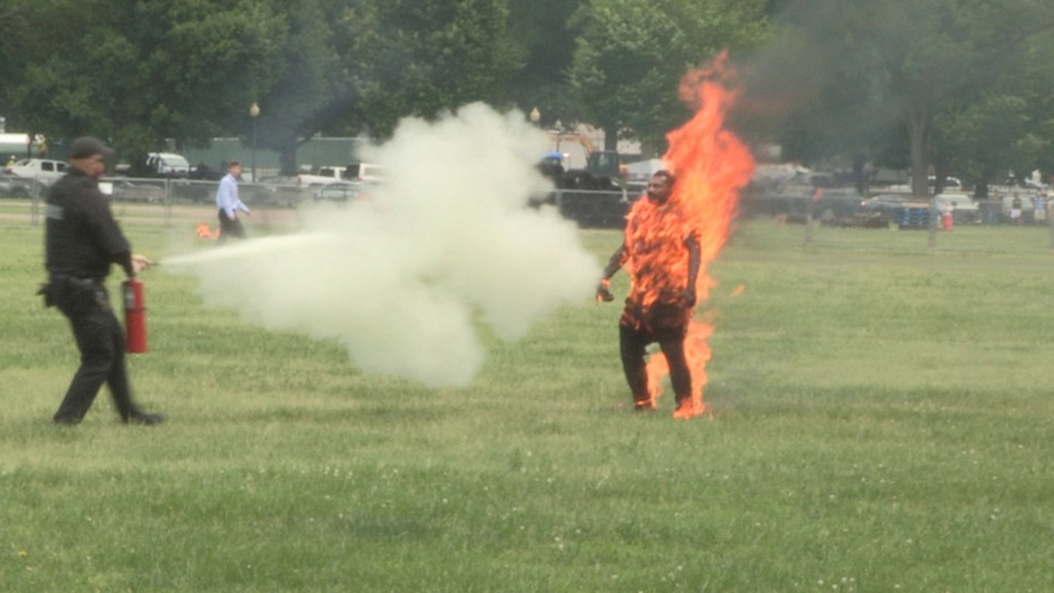 Man Sets Himself on Fire near the White House Graphic Photos