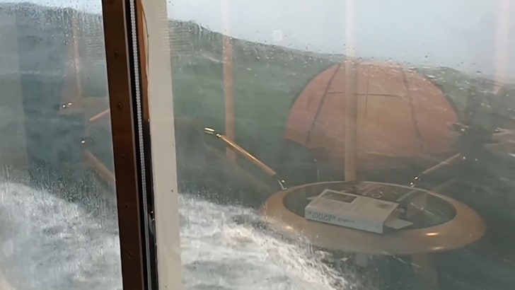 Nuevo video muestra a pasajeros preparándose para abordar un crucero varado