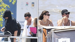 leonardo-dicaprio-orlando-bloom-gallery-launch-backgrid-1
